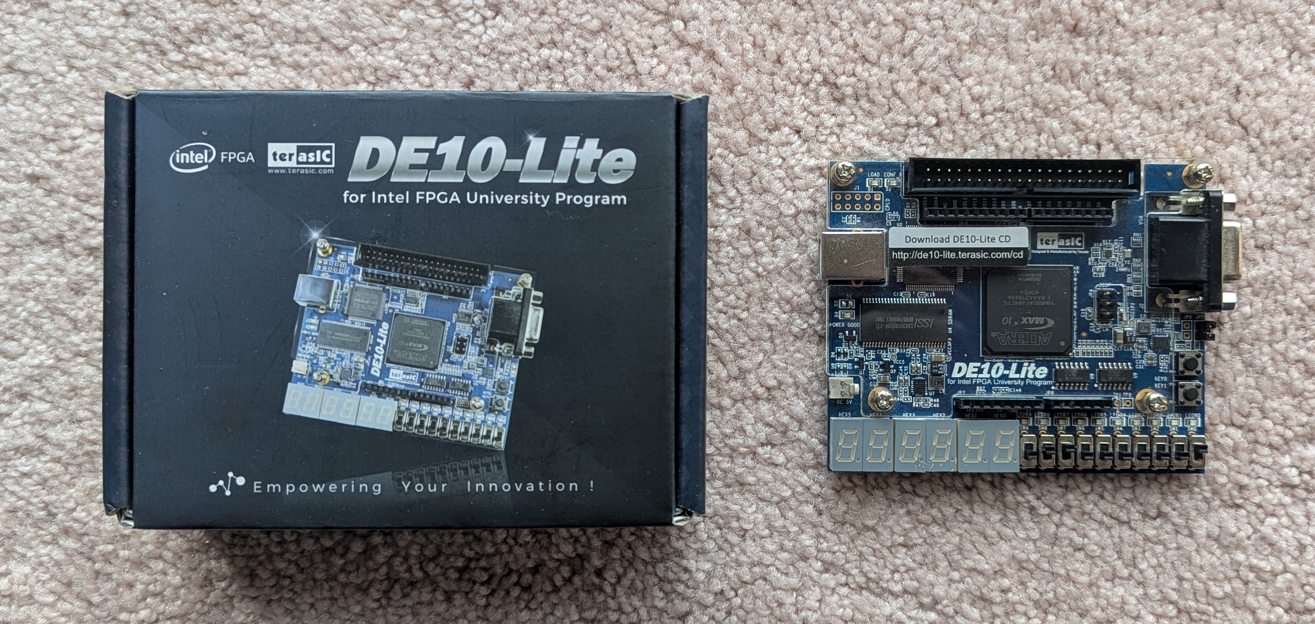 DE-10 lite box and board